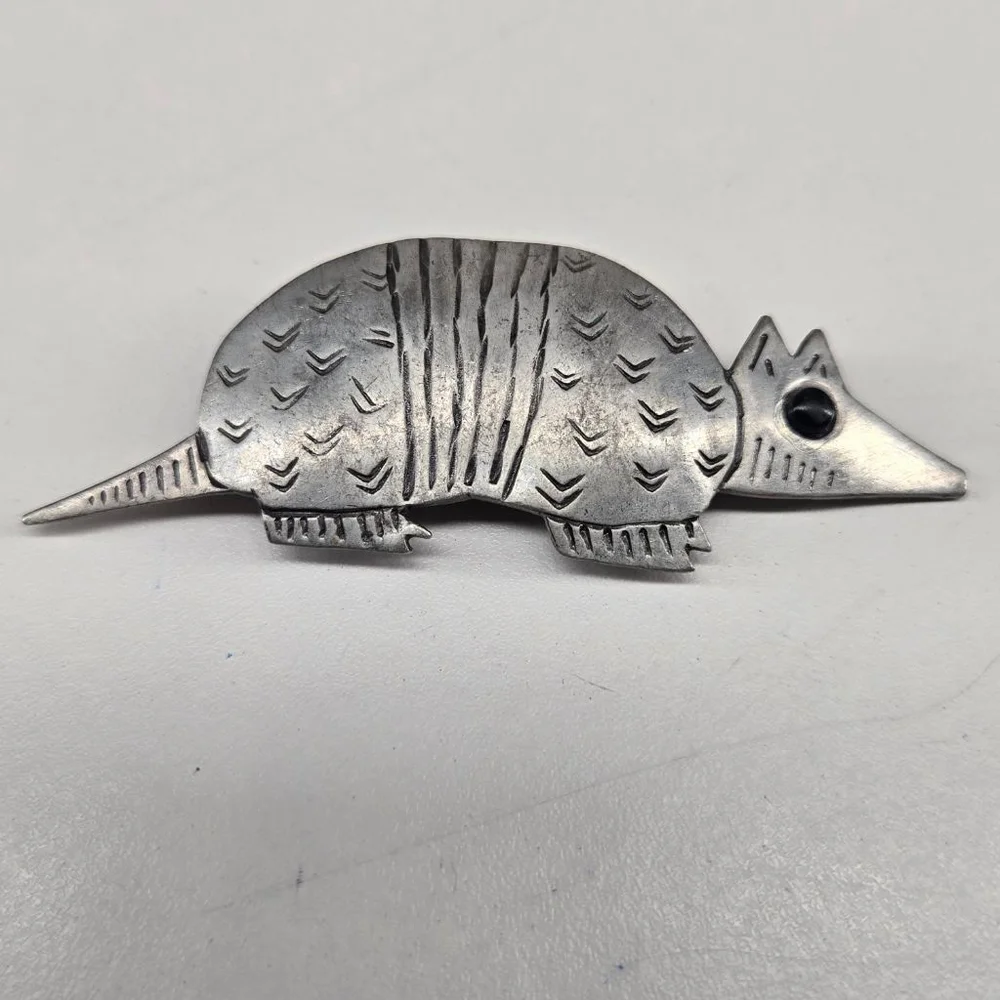 JJ Jonette Jewelry Brooch Armadillo Women's Pin Hammered Pewter Animal Southwest